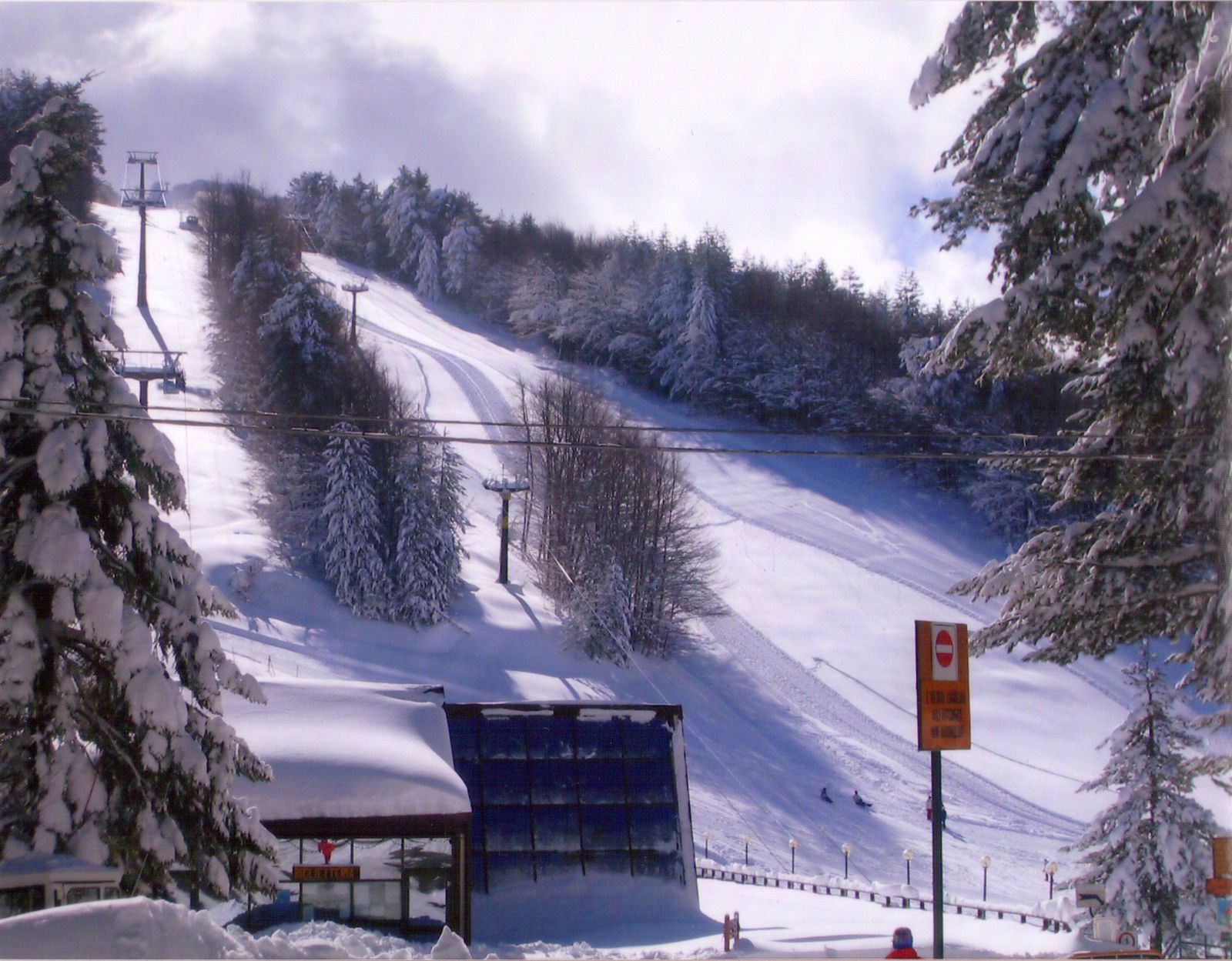 La pista da sci e gli impianti di Monte Curcio a Camigliatello Silano
